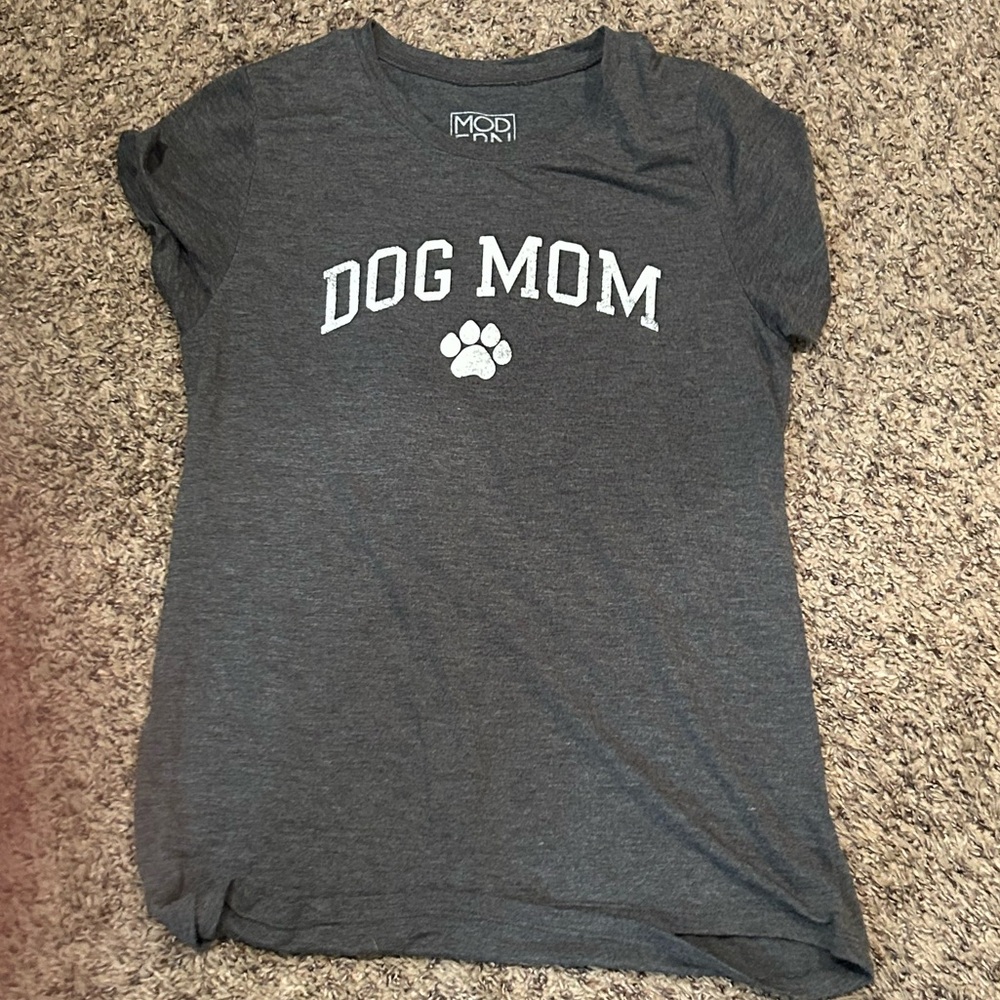 Dog Mom T-Shirt Size Medium